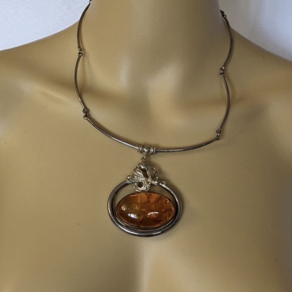 Vintage Amber Stone Pendant Necklace Silver Tone Statement Collar, T5B9A